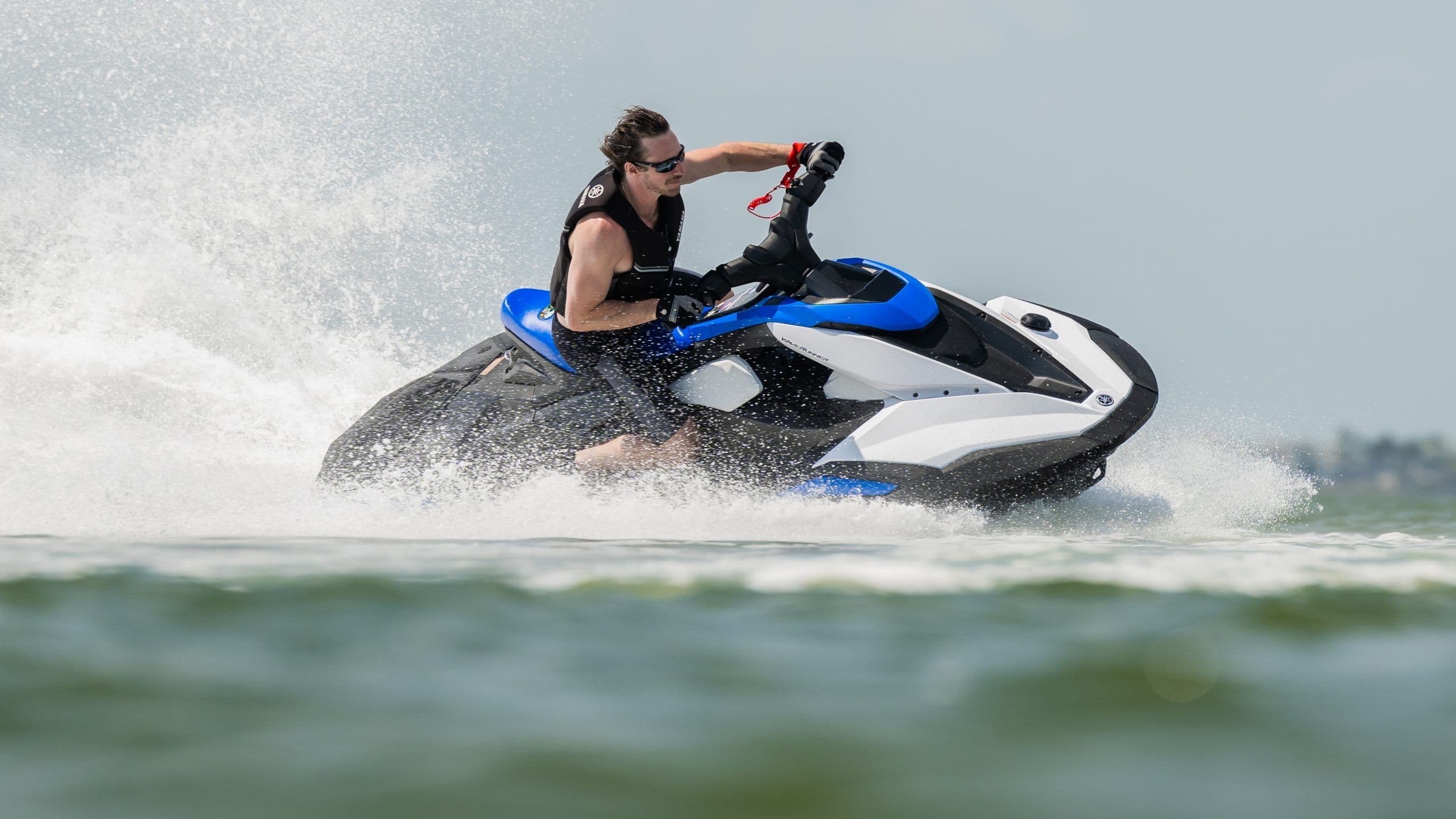 Facilidade de Pilotagem com Sistema RiDE® e Auto Trim